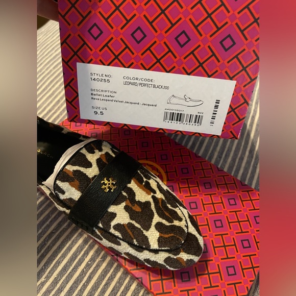 New Tory Burch Reva Leopard / Perfect Black Velvet Jacquard Ballet Loafers 9.5 - Picture 2 of 9